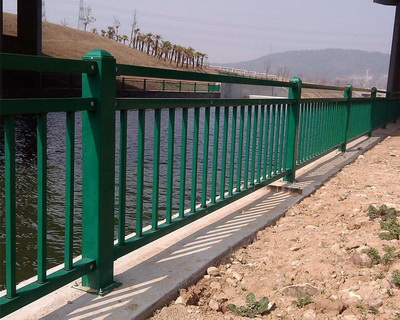 河道护栏 安全隔离栏 烤漆围栏 安全栏杆